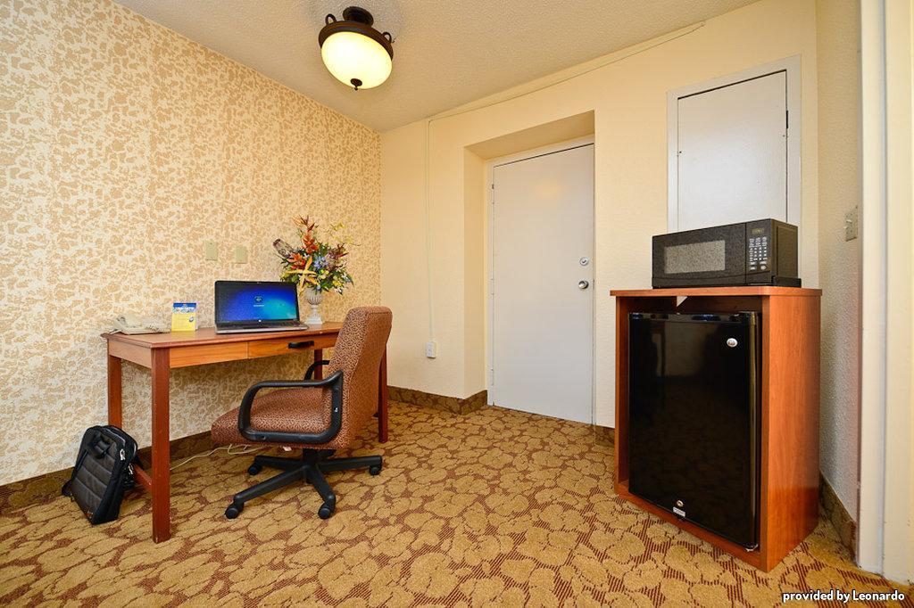 Best Western Tulsa Airport Oda fotoğraf